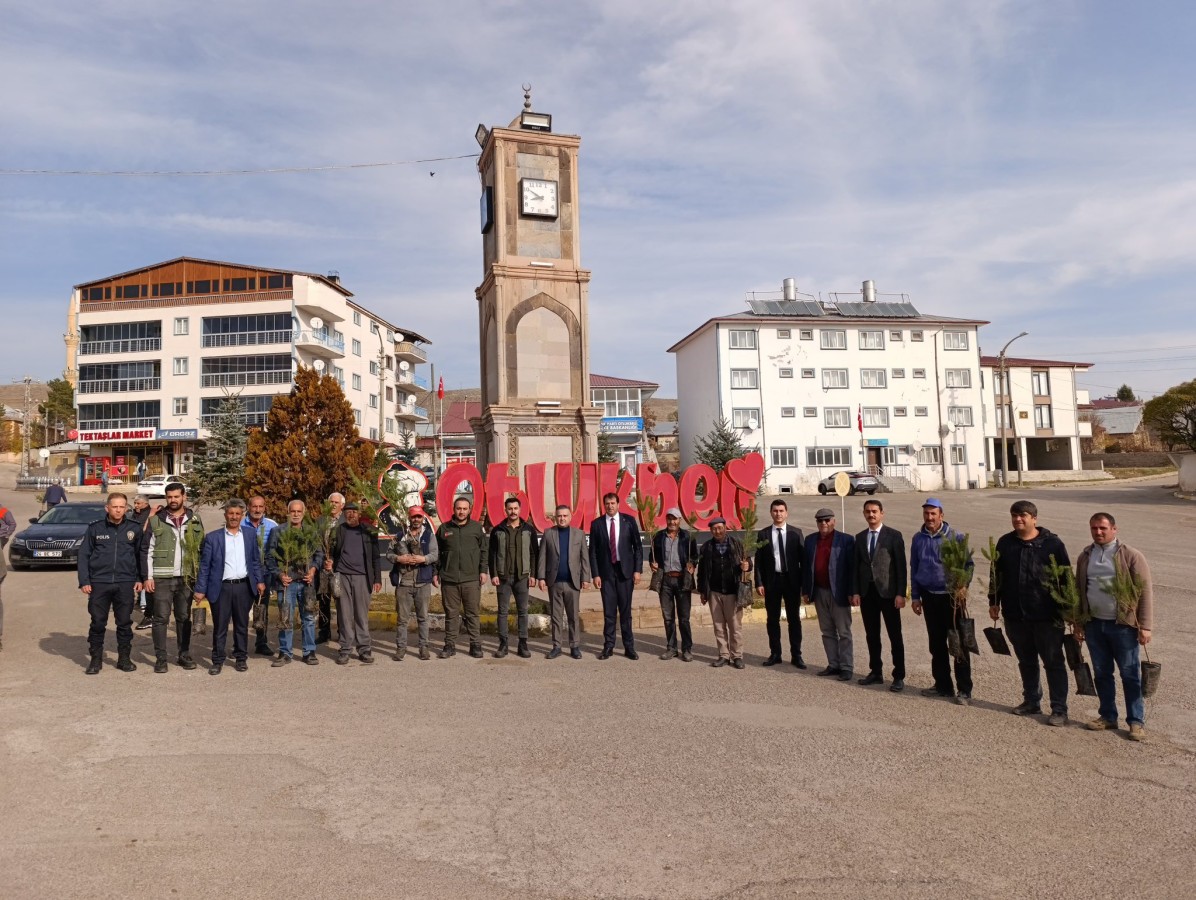 11 Kasım Milli Ağaçlandırma Günü Kapsamında Fidan Dikimi ve Fidan Dağıtım Programı Düzenlendi.